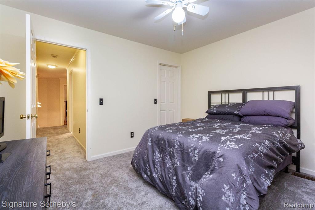 424 Oak Run Court, 11, Royal Oak, MI 48073 — Photo 32