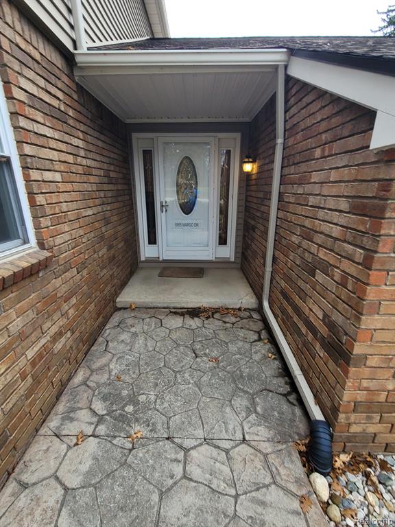 8955 MARGO Drive, Brighton, MI 48114 — Photo 2