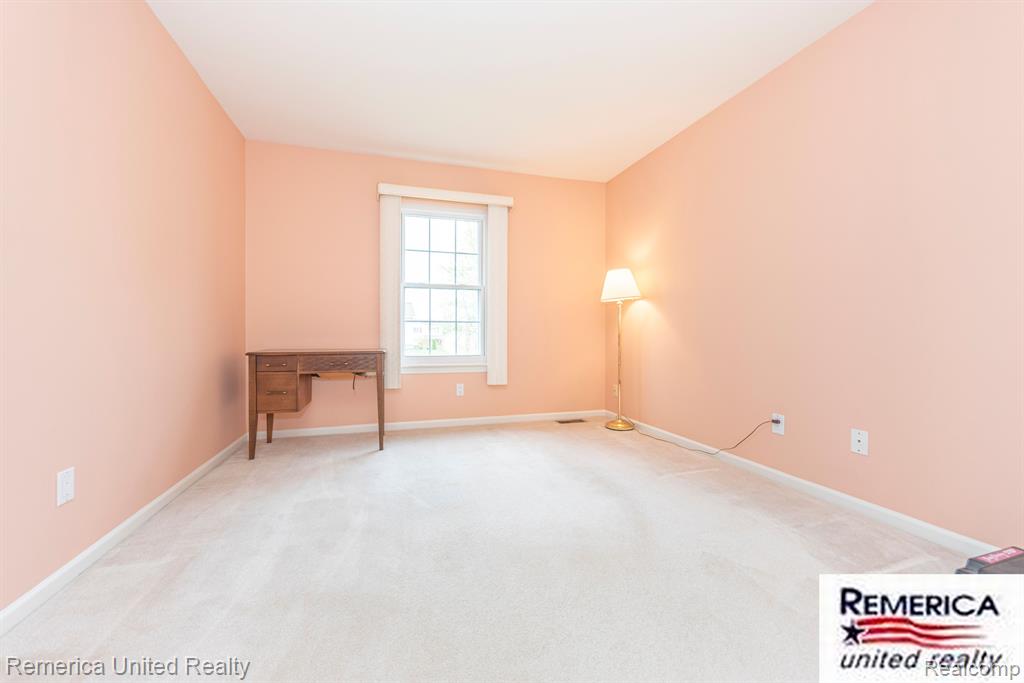 46206 LARCHMONT Drive, Canton, MI 48187 — Photo 32