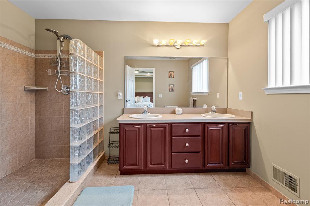 53270 Sams Lane, Chesterfield, MI 48047 — Photo 16