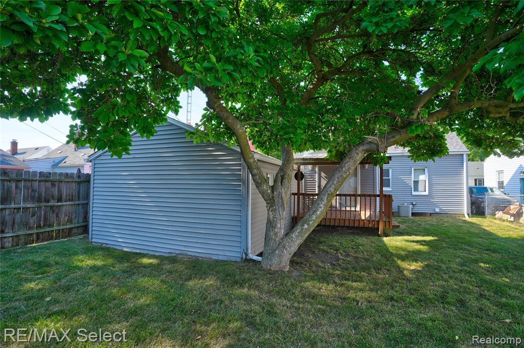 631 Alvord Avenue, Flint, MI 48507 — Photo 6