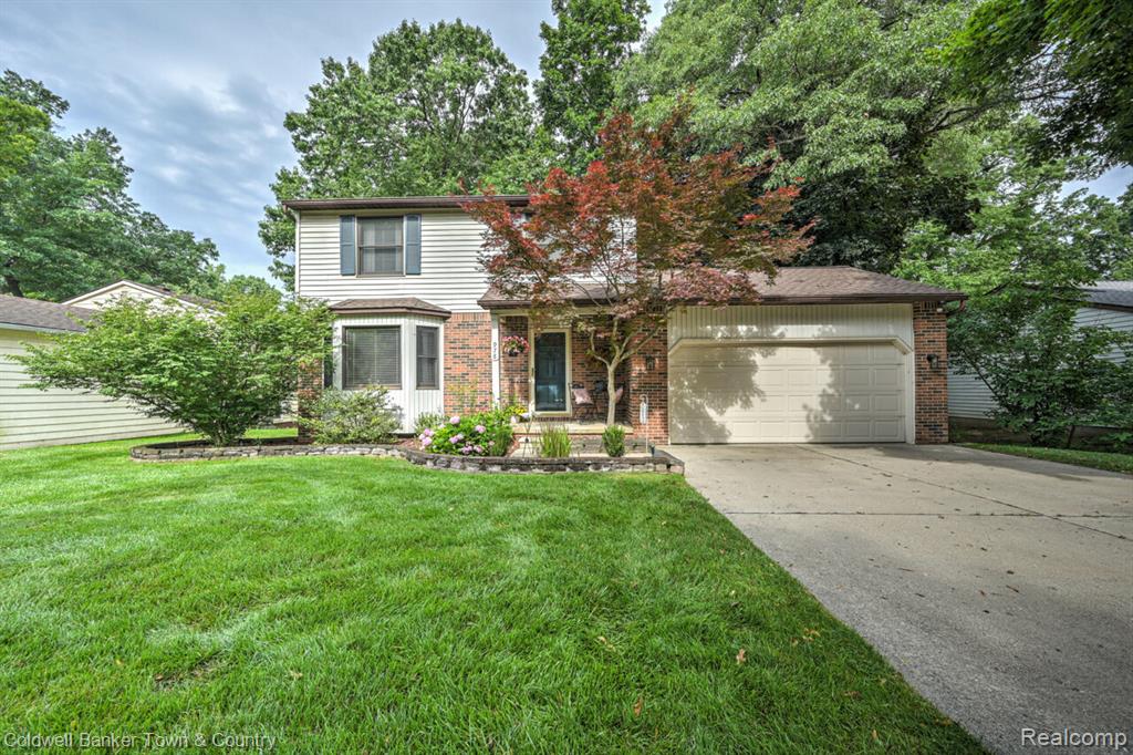 978 Oak Ridge Circle, Brighton, MI 48116 — Photo 2