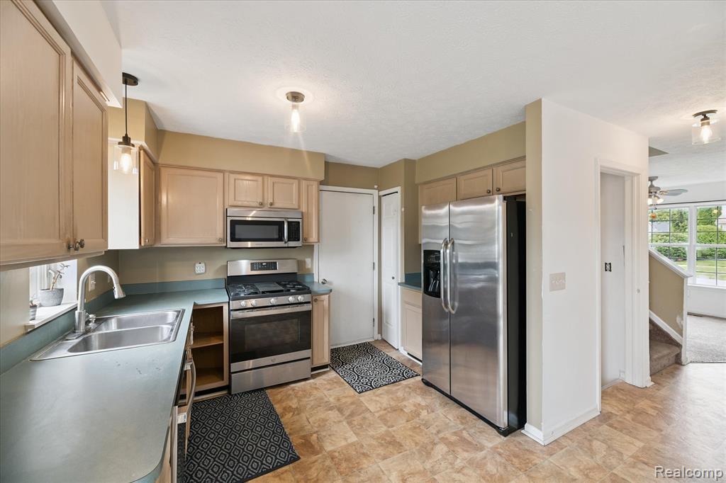 729 Cricket Crossing, Pinckney, MI 48169 — Photo 11
