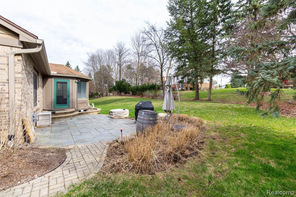 45515 EMERALD FOREST Drive, Novi, MI — Photo 56