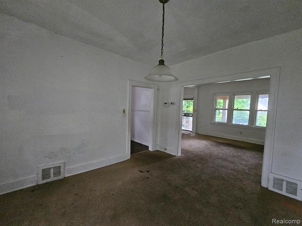 10126 WOODLAWN Street, Detroit, MI 48213 — Photo 11