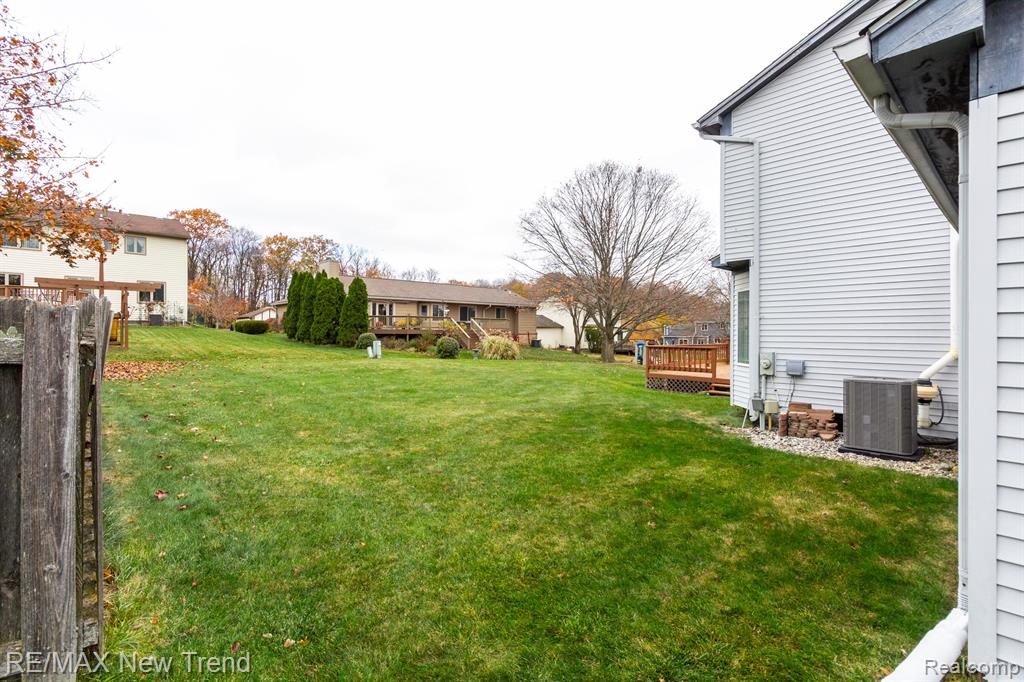 24486 RIVERVIEW Lane, Novi, MI — Photo 33