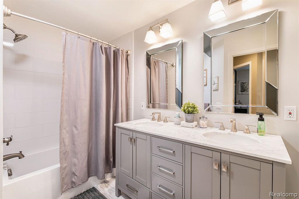5259 PINEWOOD Drive, Brighton, MI 48116 — Photo 34