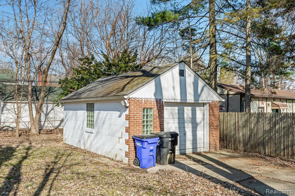 5220 LANNOO Street, Grosse Pointe, MI 48236 — Photo 31