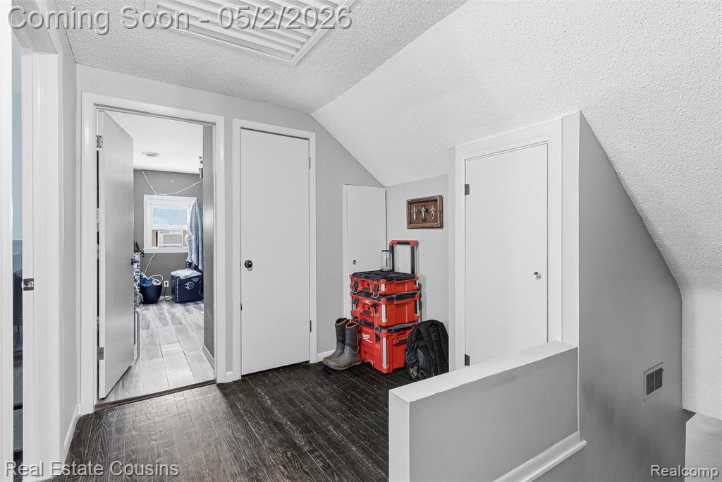 824 E King Street, Owosso, MI 48867 — Photo 24