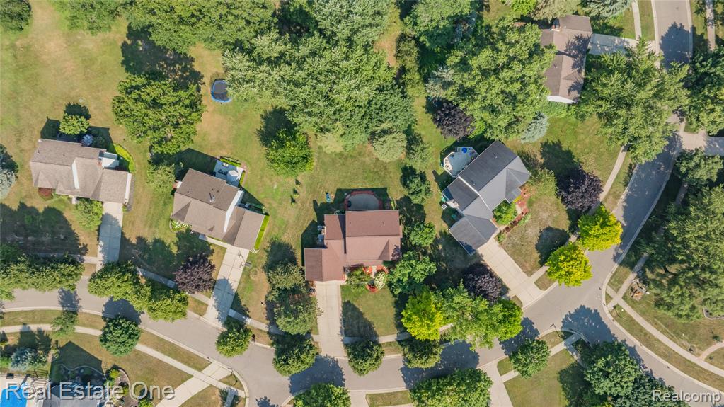7570 Greenway Lane, West Bloomfield, MI 48324 — Photo 78