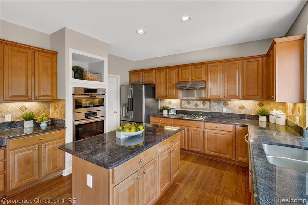 45094 Oak Forest Drive, Northville, MI 48168 — Photo 22