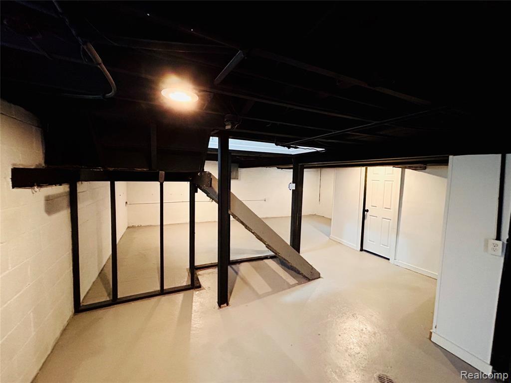 16306 Carlisle Street, Detroit, MI 48205 — Photo 12