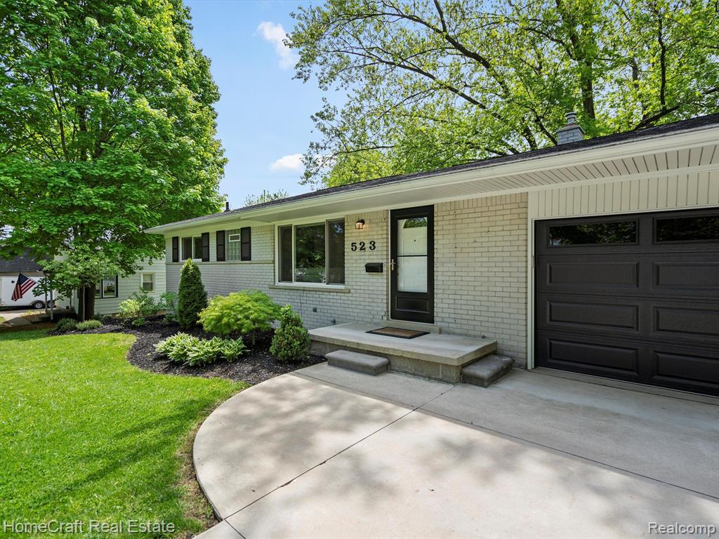 523 W BROOKS Street, Howell, MI 48843 — Photo 3