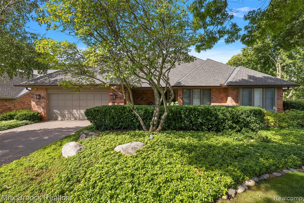 233 Norcliff Drive, Bloomfield Hills, MI 48302