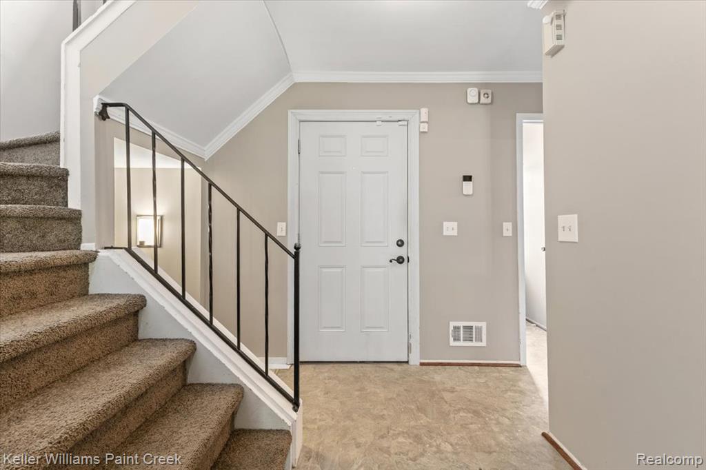 19610 Raleigh Circle N, Southfield, MI 48076 — Photo 5