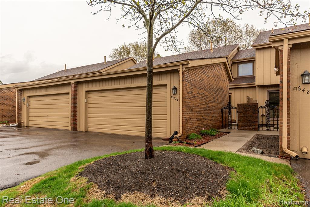 6427 RICHARD Run, 10, West Bloomfield, MI — Photo 2