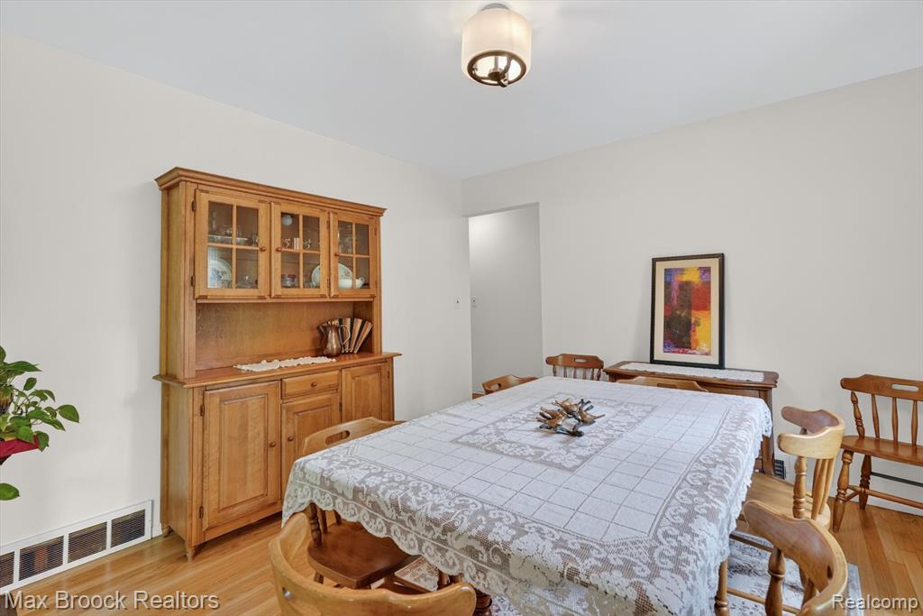 7456 Glengrove Drive, Bloomfield Hills, MI 48301 — Photo 16