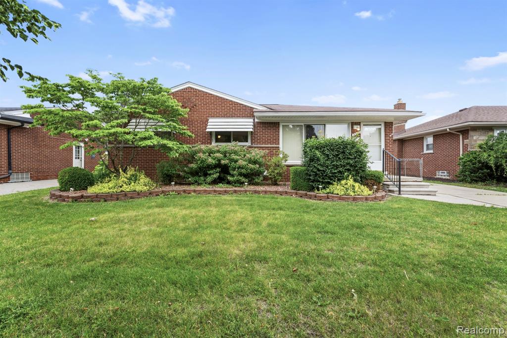 3310 Maidstone Street, Trenton, MI 48183