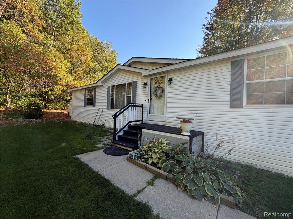 8489 Barkwood Circle, Fenton, MI 48430 — Photo 3