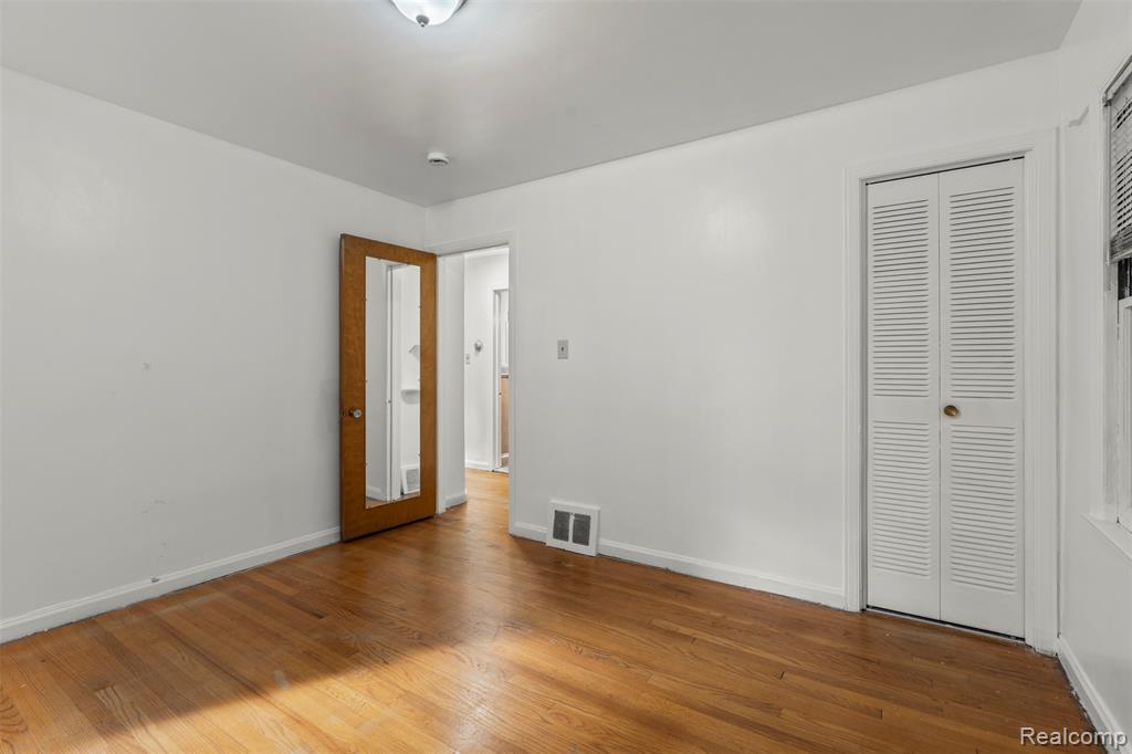 8038 Riverdale Street, Dearborn Heights, MI 48127 — Photo 16