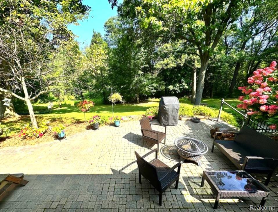 9115 Pine Hill Trail, Fenton, MI 48430 — Photo 4
