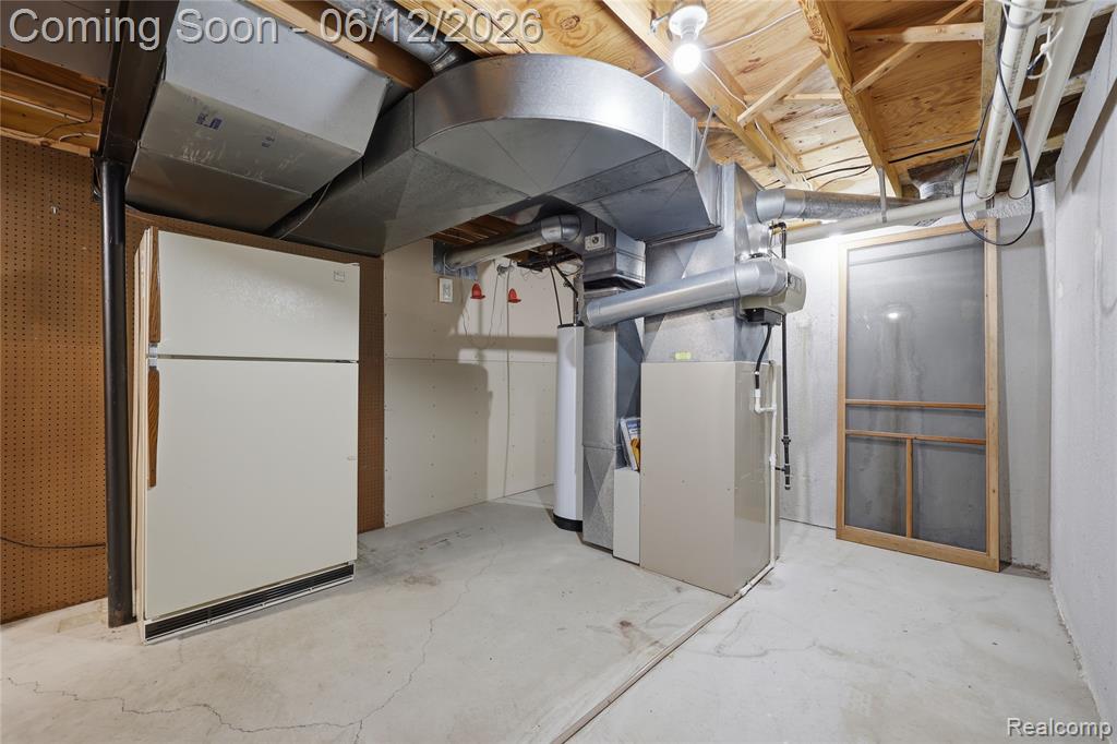 640 Longfellow Drive, Troy, MI 48085 — Photo 30