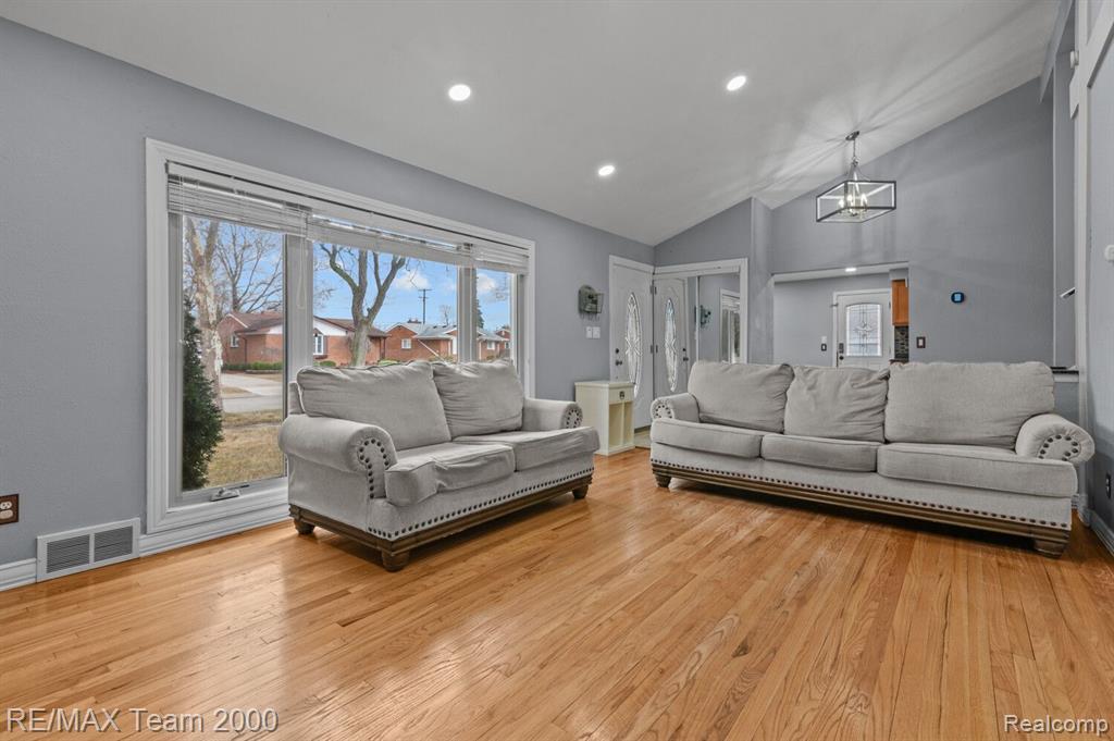6751 N CHARLESWORTH Street, Dearborn Heights, MI 48127 — Photo 5