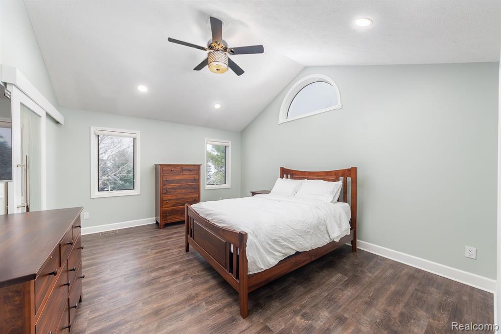 8484 SADDLEWOOD Drive, Brighton, MI 48116 — Photo 17