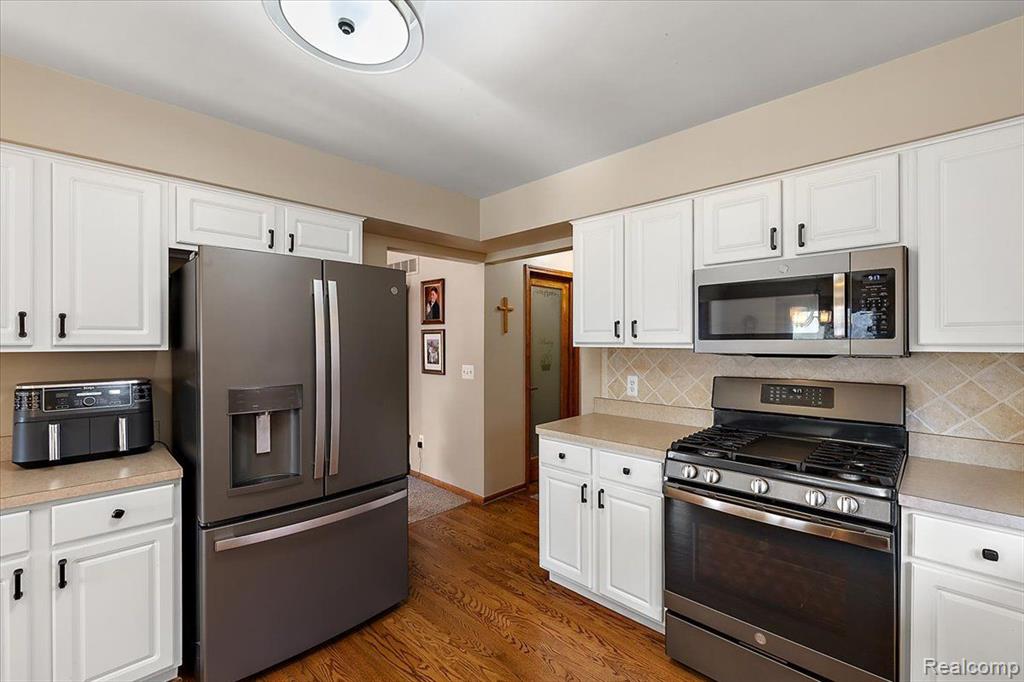 41646 WESTBURY Lane, Clinton Twp, MI 48038 — Photo 10