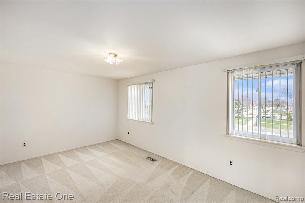 4288 15 MILE Road, Sterling Heights, MI 48310 — Photo 13