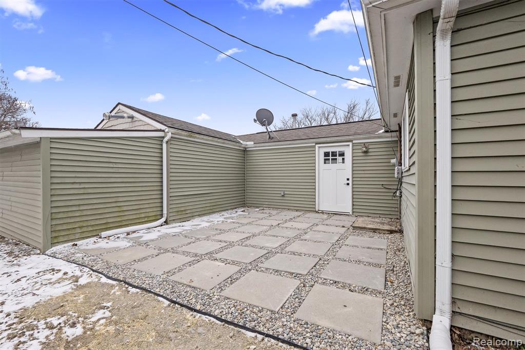 970 Henderson Avenue, Waterford, MI 48328 — Photo 21