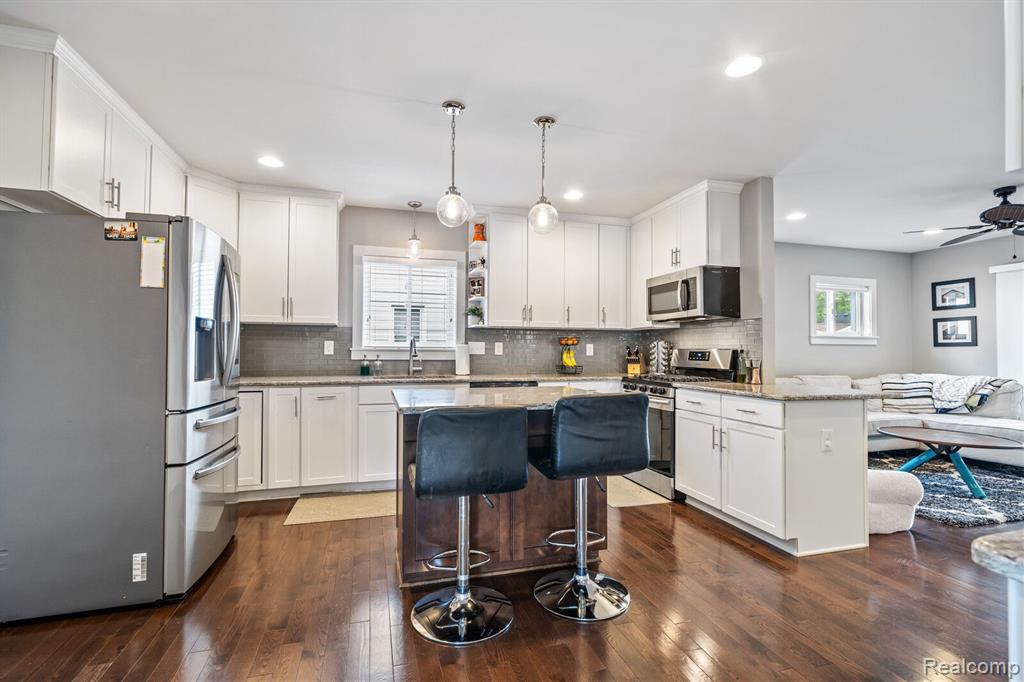 920 CAMBRIDGE Road, Berkley, MI 48072 — Photo 12