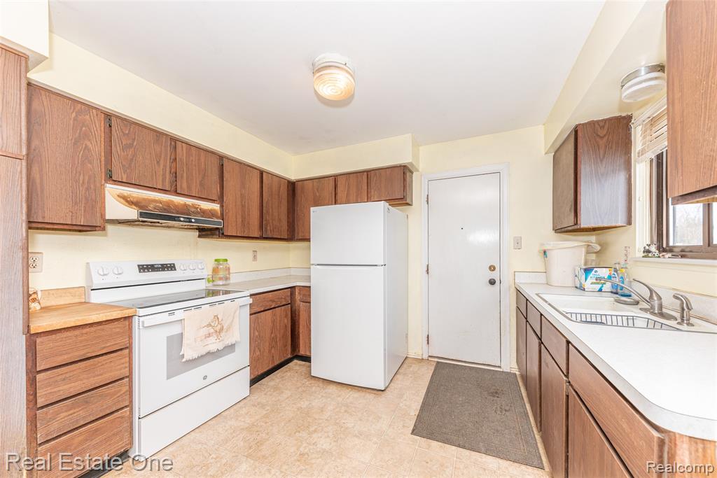 22700 Griswold Road, South Lyon, MI 48178 — Photo 35