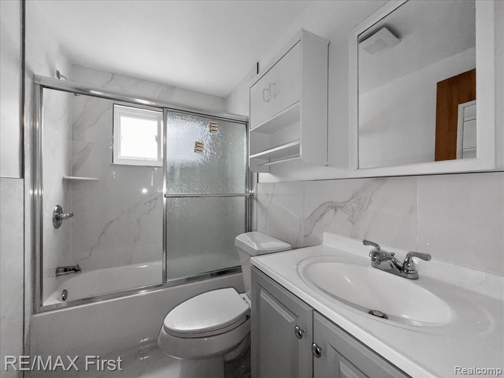 28326 Couzens Avenue, Madison Heights, MI 48071 — Photo 17