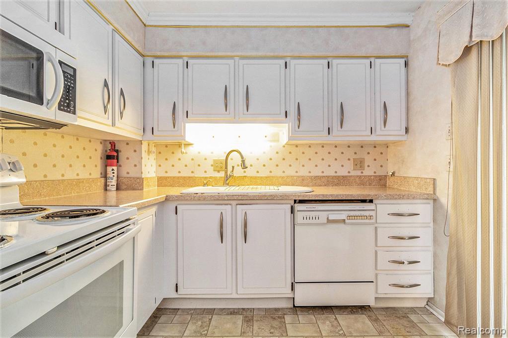 6034 S Miami Street, Ypsilanti, MI 48197 — Photo 16