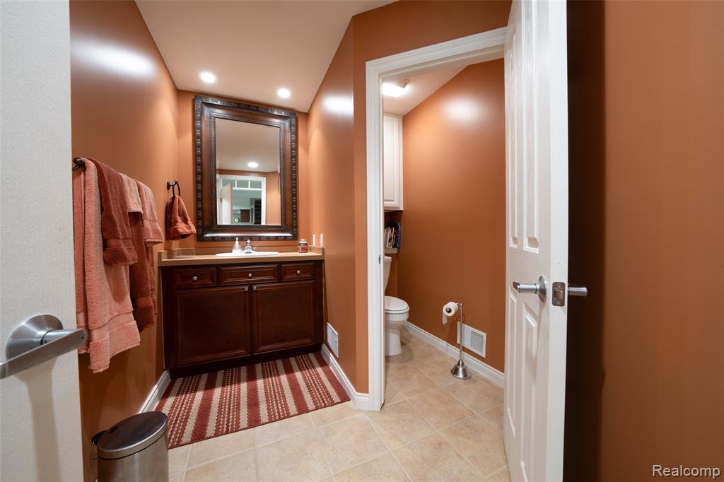 4502 Forest Edge Lane, West Bloomfield, MI 48323 — Photo 53
