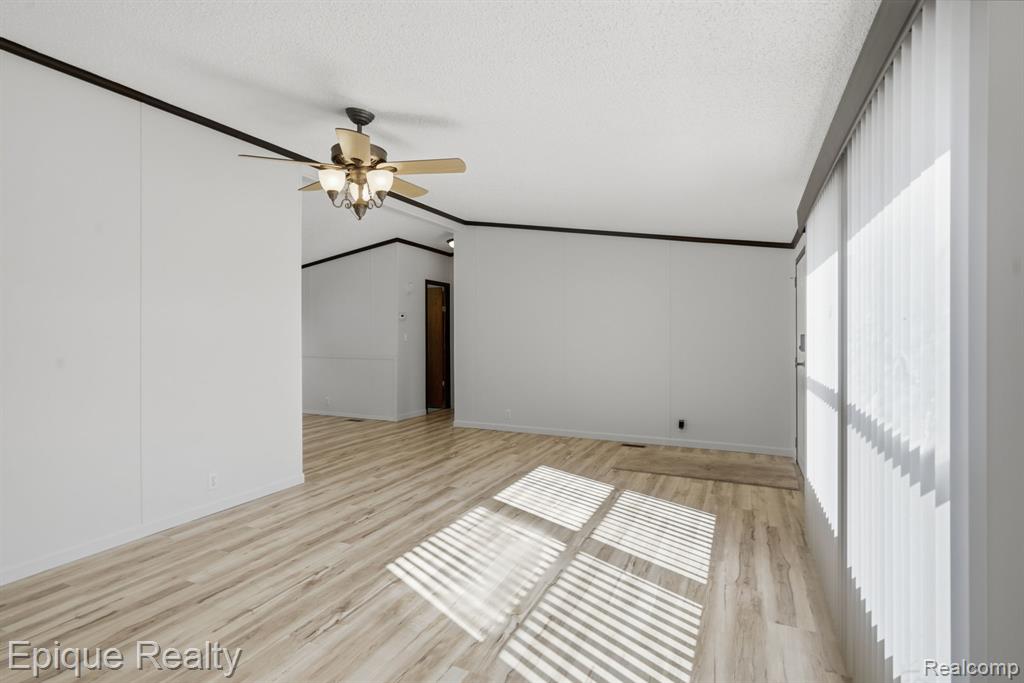 271 Lovell Court, Flushing, MI 48433 — Photo 16