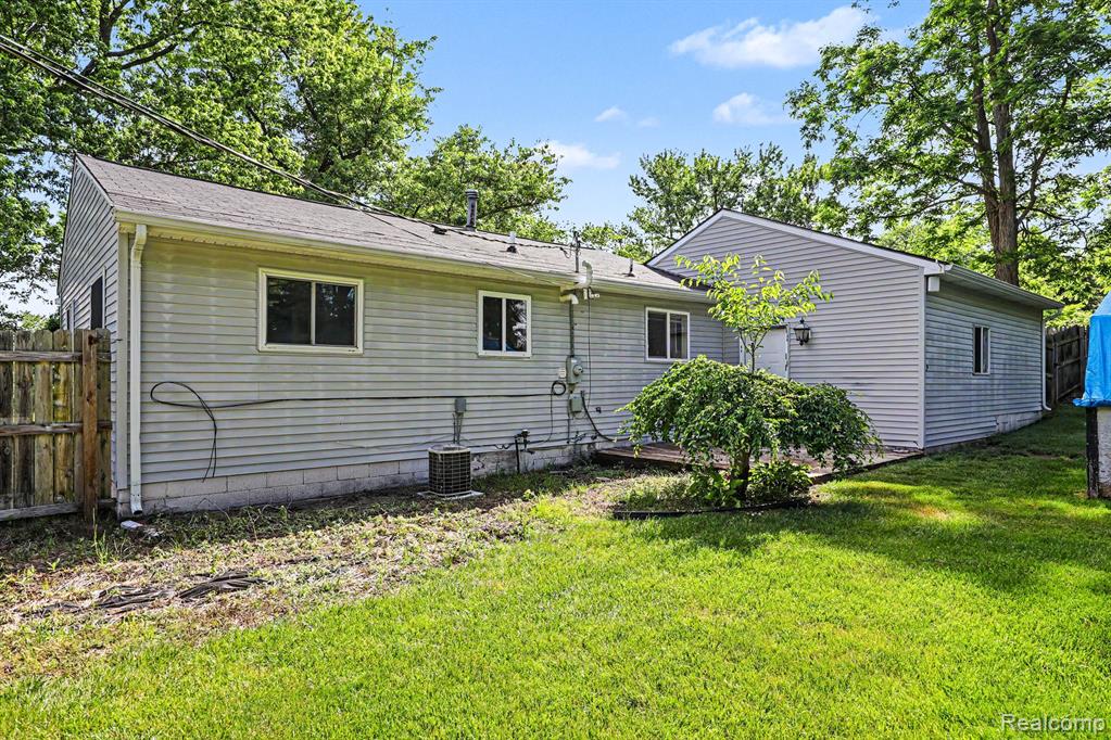 9315 Hillcrest Road, Clarkston, MI 48348 — Photo 23
