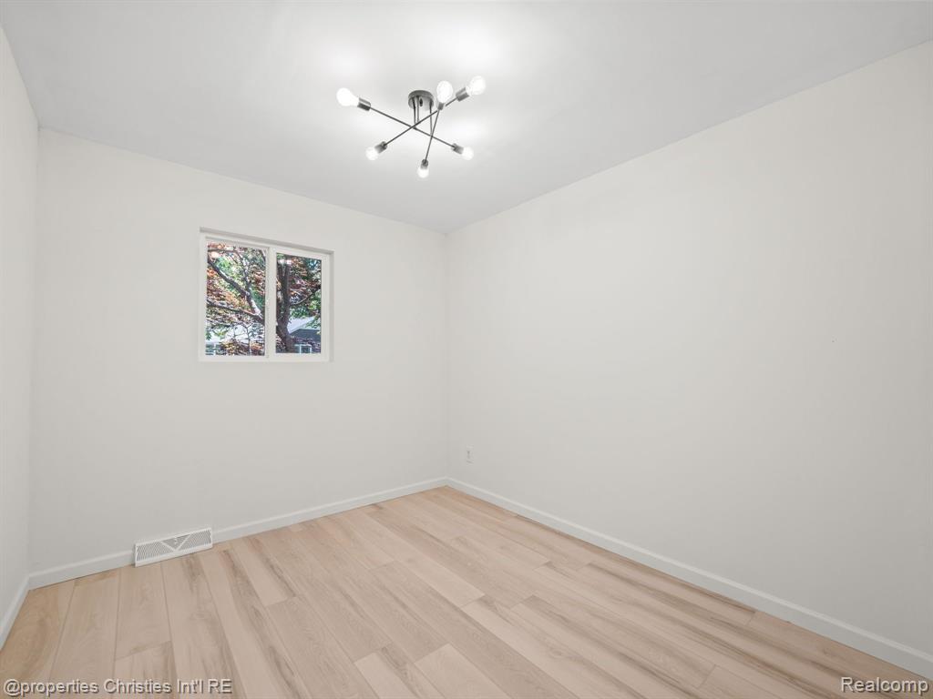 4370 FORBUSH Avenue, West Bloomfield, MI 48323 — Photo 13