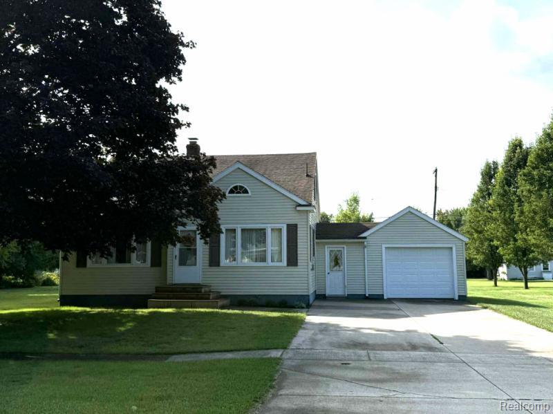 165 Washington Street, Port Austin, MI 48467 — front exterior