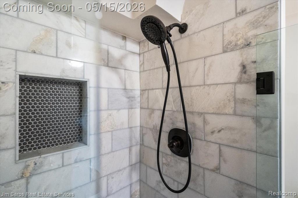 1024 Blairmoor Court, Grosse Pointe Woods, MI 48236 — Photo 29