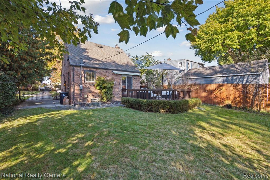 913 ORCHARD GROVE Drive, Royal Oak, MI 48067 — Photo 41