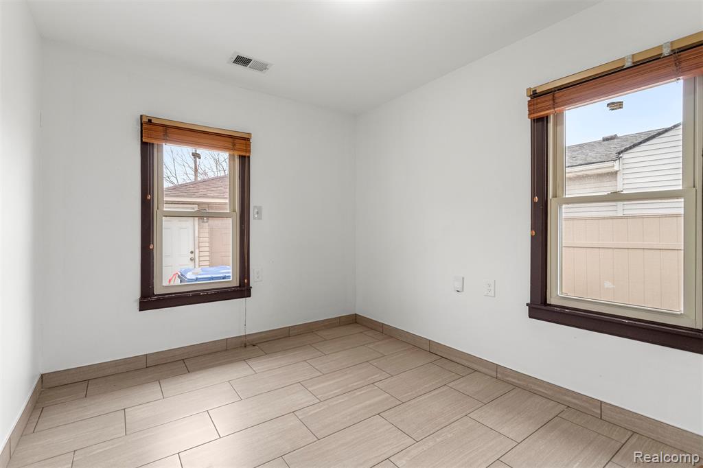 5939 Robindale Avenue, Dearborn Heights, MI 48127 — Photo 18