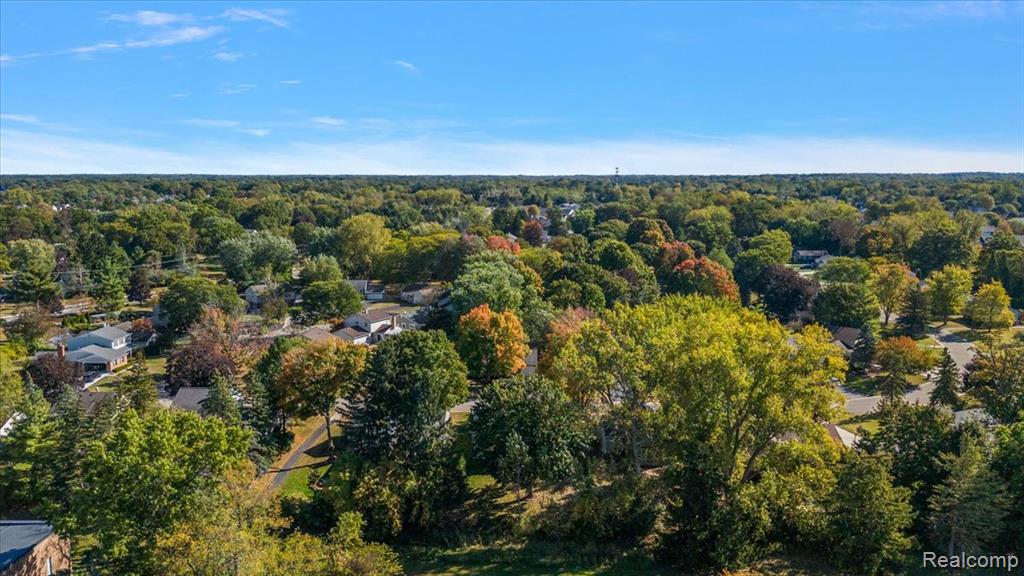 2066 Teaneck Circle, Wixom, MI 48393 — Photo 49