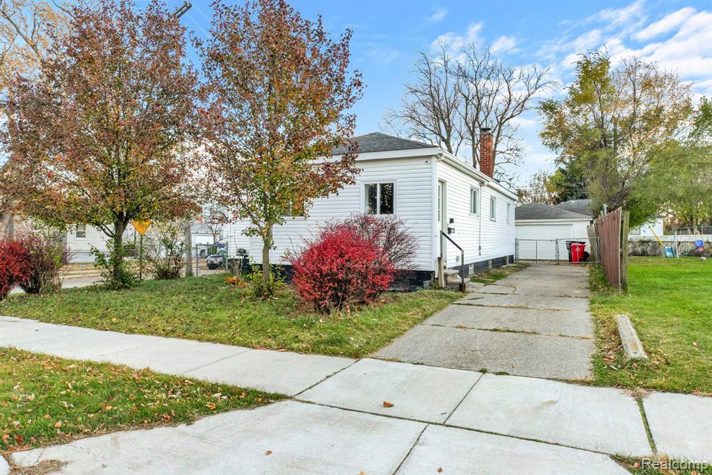 140 HUBBARD Street, Garden City, MI, 00000