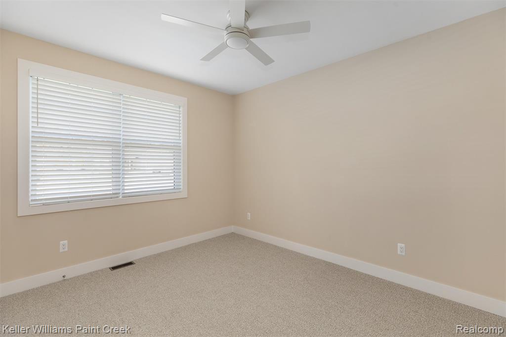 7955 Jordan Drive, Waterford, MI 48327 — Photo 32