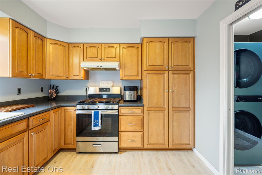 65 S WILLIAMS LAKE Road, Waterford, MI 48327 — Photo 13