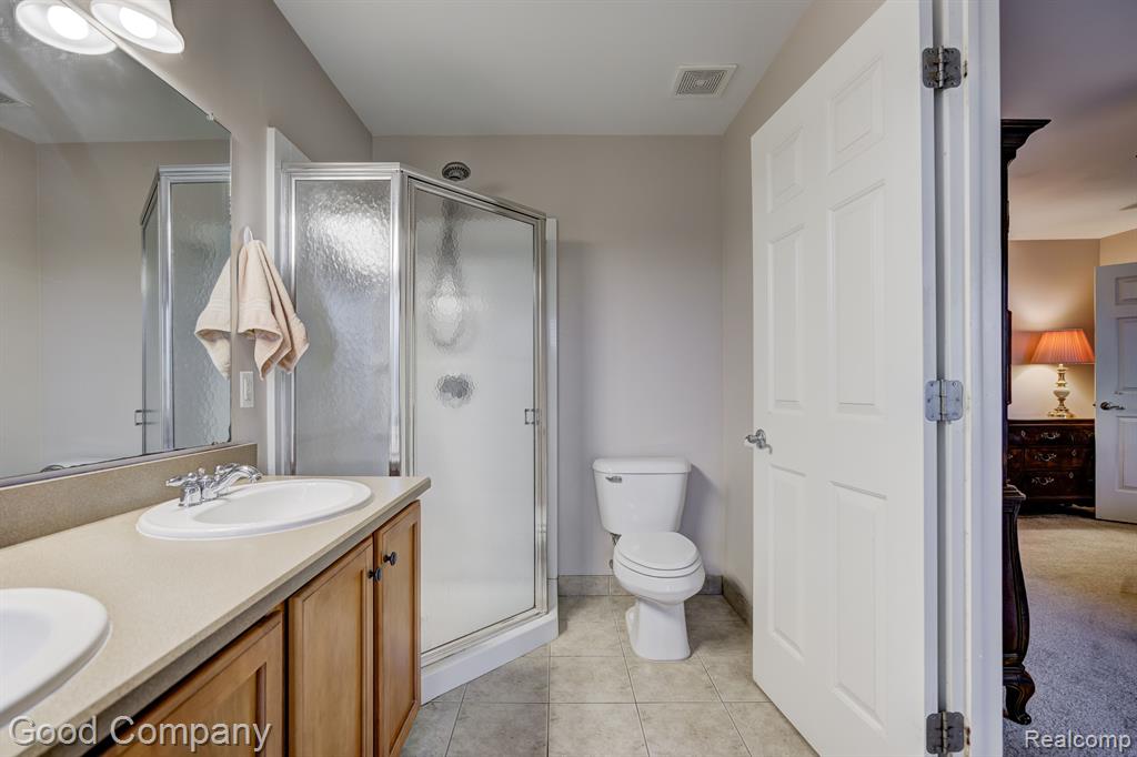 755 OAK POINT Lane, Madison Heights, MI 48071 — Photo 48