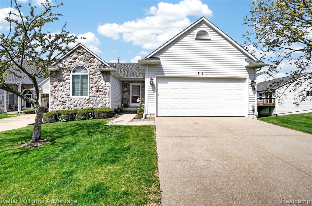 761 Knollwood Circle, South Lyon, MI 48178 — front exterior