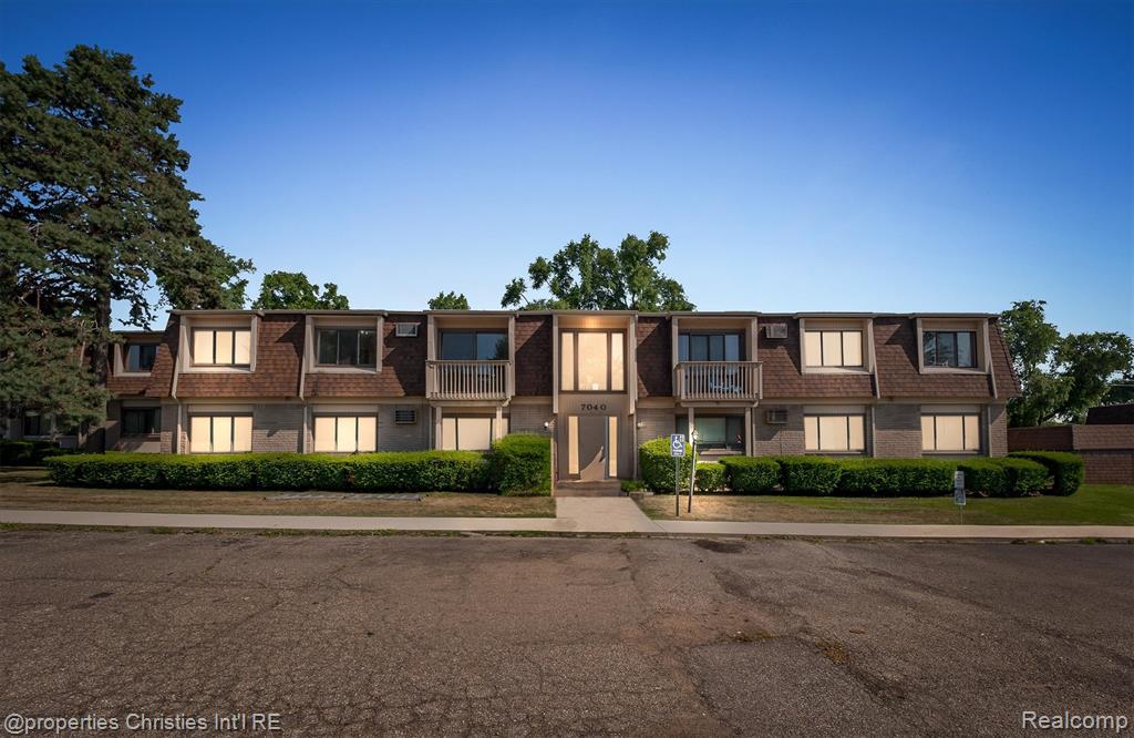 7040 Villa Drive, 6, Waterford, MI 48327 — front exterior